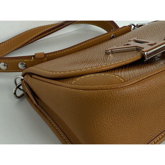 LOUIS VUITTON Epi Buci Crossbody Gold Honey - Picture 8 of 16